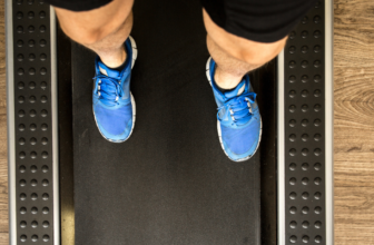 6 Benefits of Walking Backwards and Who Should Try It